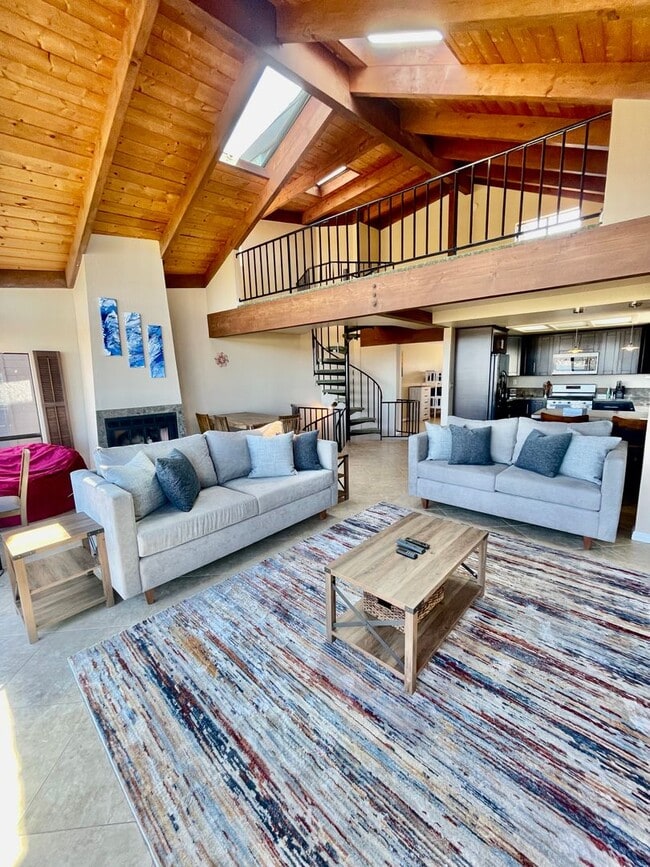 Building Photo - Furnished Beach front House in OB One Month Minimum Rental