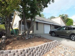 Building Photo - Rescue duplex 2/1 home w garage $2195