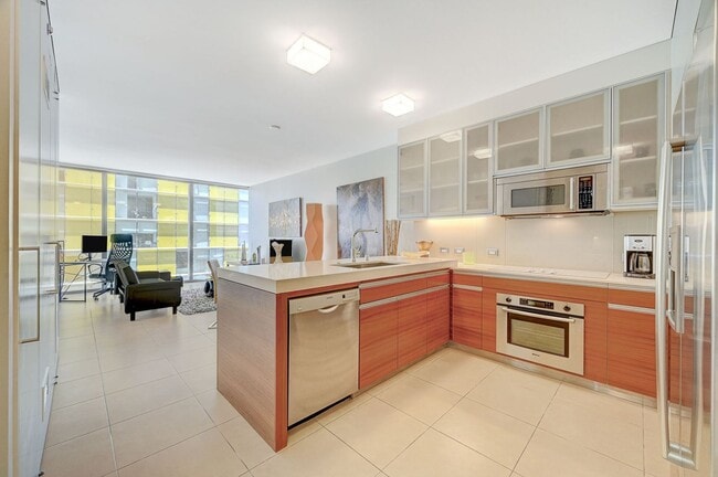 Building Photo - Veer Towers 2010E- Stunning Strip/City Views from this 1bd/1ba, Fully Furnished Residence