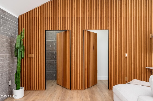 Building Photo - 4421 E Earll Dr