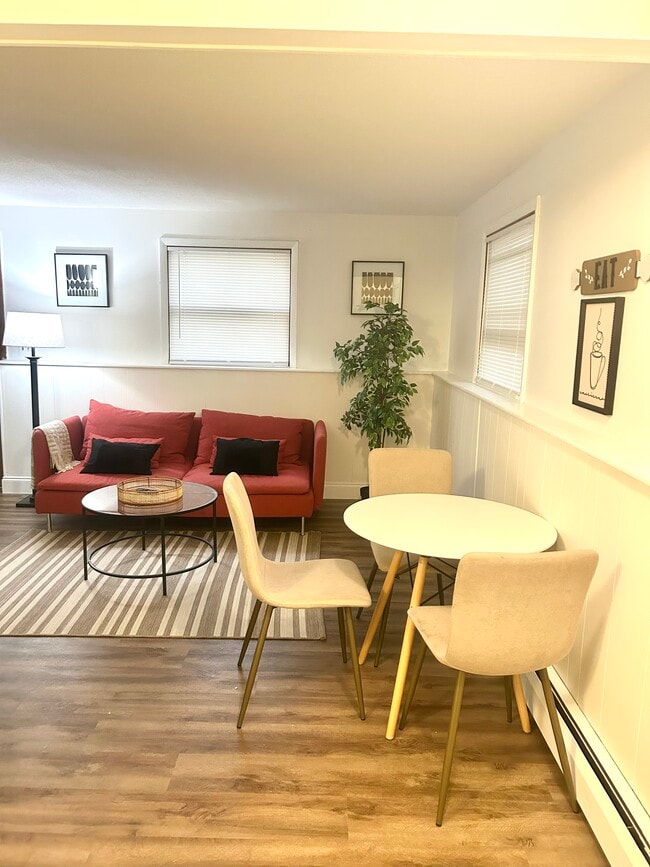 Building Photo - 305 17th St NE