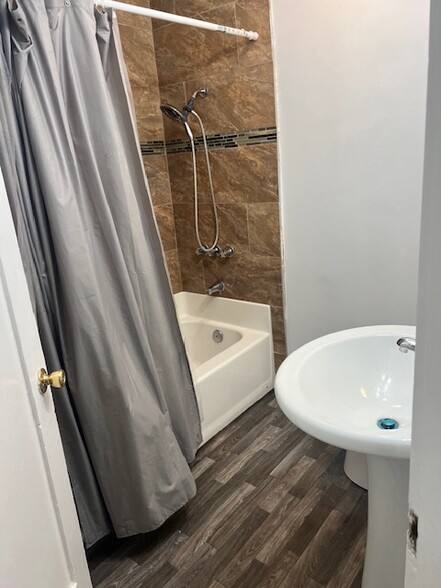 Upgraded bathroom with tub, shower and pedestal sink - 3793 S Centinela Ave