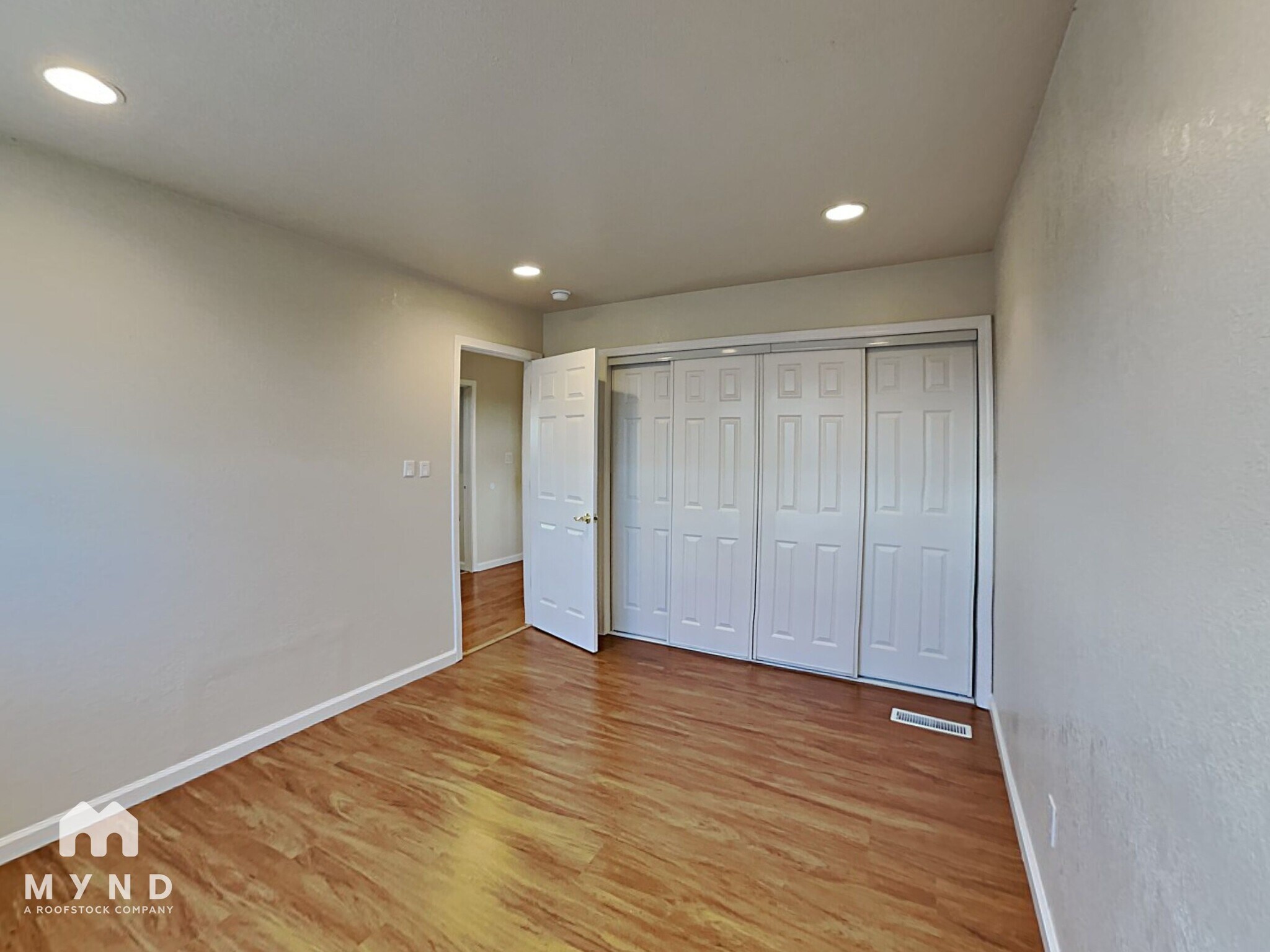 Building Photo - 875 Glen Vista Dr