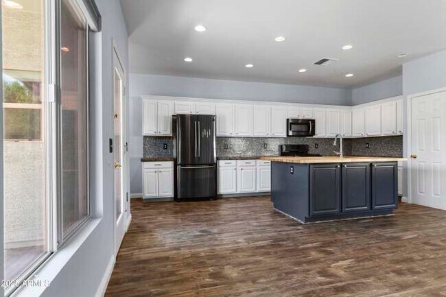 Building Photo - 12909 W Aster Dr