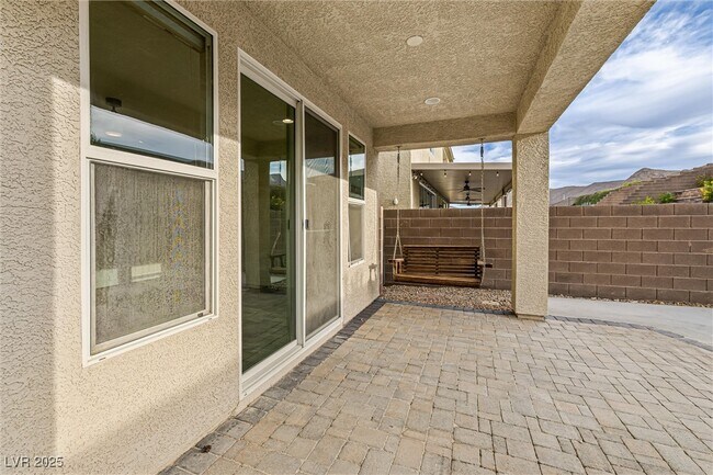 Building Photo - 4631 Amazing View St