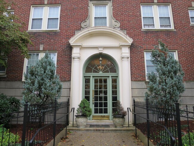 Building Photo - 120 College Ave