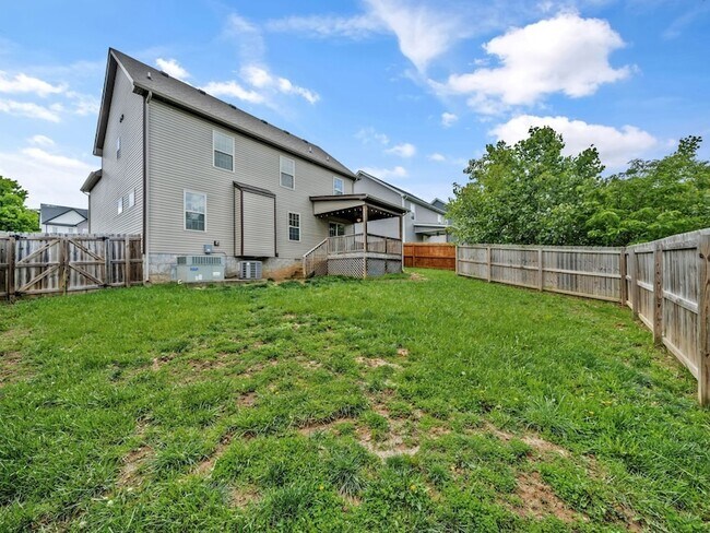 Building Photo - 543 Woodtrace Dr