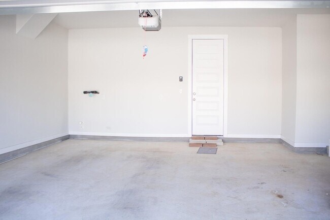 Building Photo - 123 Table Top Bnd