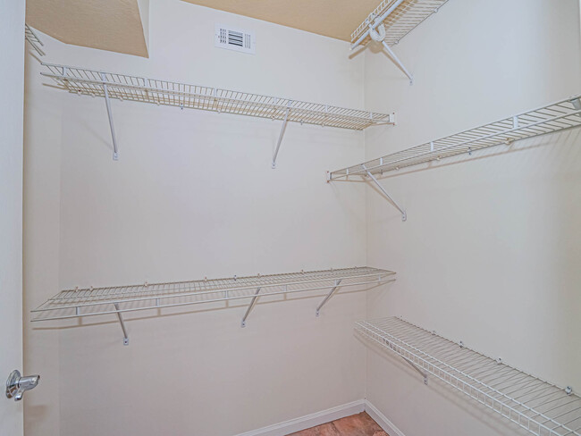 Building Photo - 5060 Fairways Cir