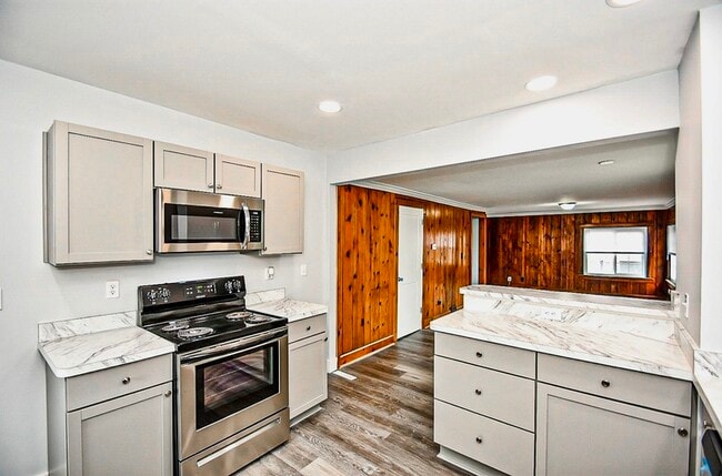 Building Photo - 3343 Waterside Dr