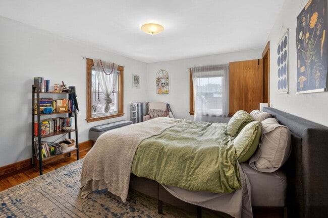 Building Photo - 27 S Crescent Circuit