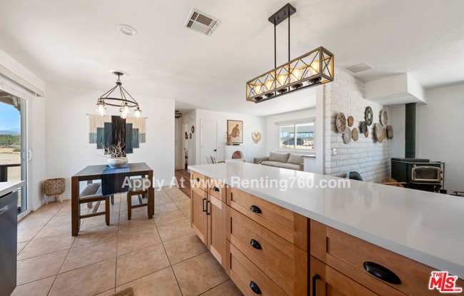 Building Photo - Updated 3 Bed 2 Bath Home on 2.5 Fenced In Acres with paid SOLAR PANELS!!