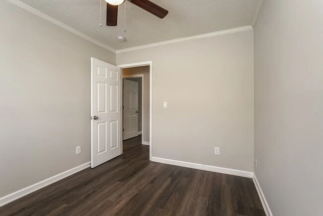 Building Photo - 2693 Stratford Lake Ct