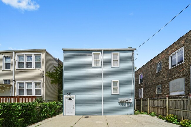 Building Photo - 5331 W Congress Pkwy