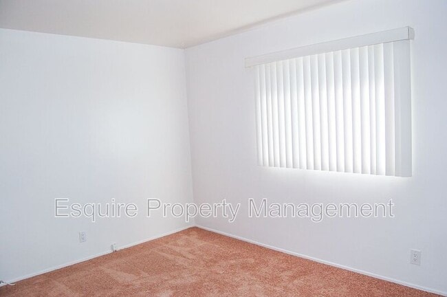 Building Photo - 2044 Chapel Dr