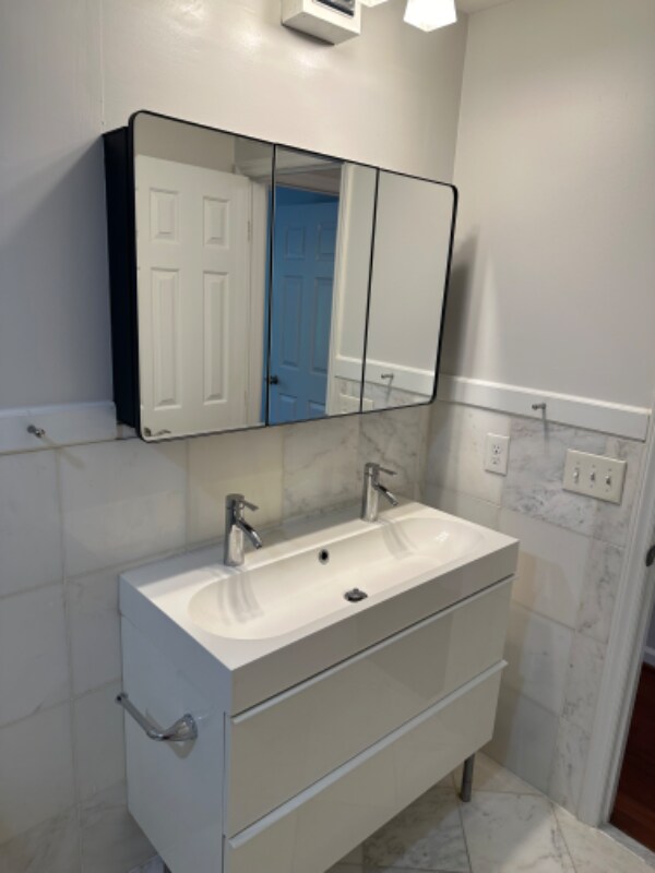 Building Photo - 2528 Noble Rd