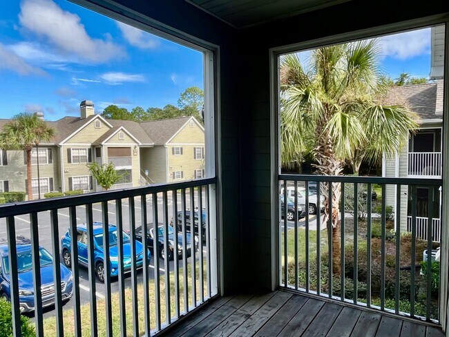 Building Photo - 2 Bed/2 Bath, Gated Community, Close to Sh...