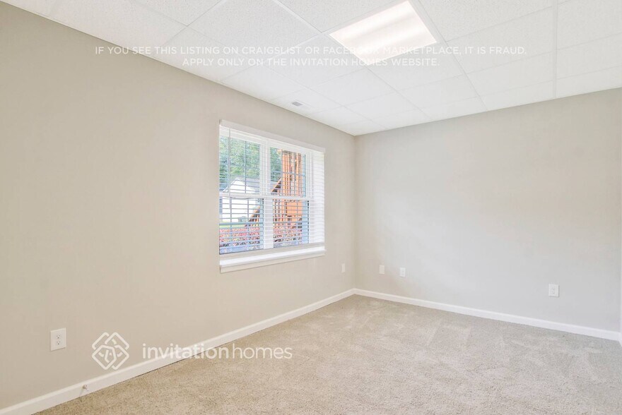 Building Photo - 5726 Graceland Dr SW