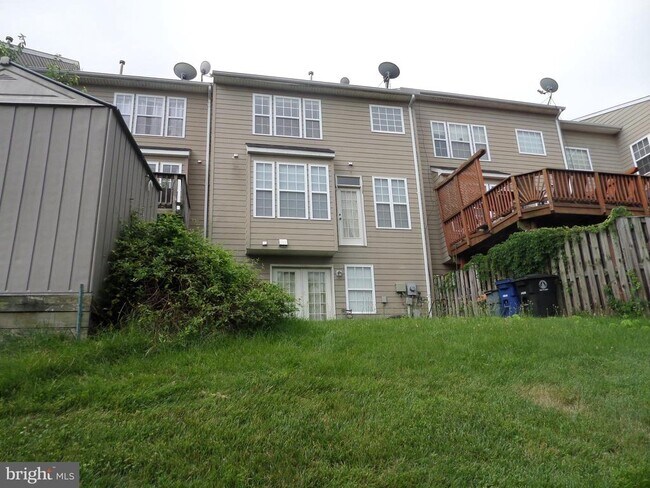Building Photo - 836 Linfield Terrace NE