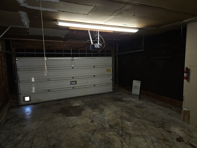 Building Photo - 5845 Hunting Ridge Rd