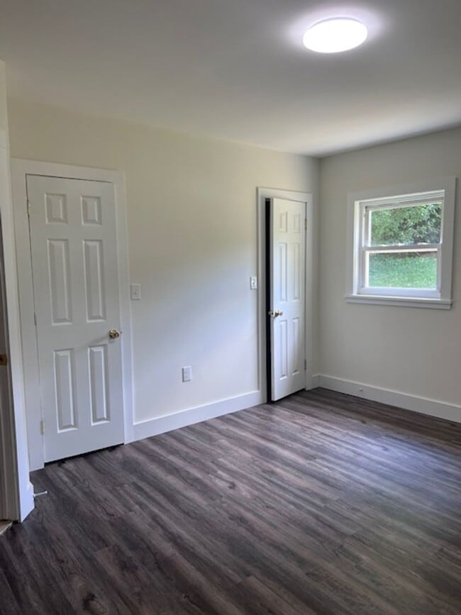 Building Photo - Large 4 bedroom, 2 1/2 bath home for rent in Ravena, NY on Rt 9W