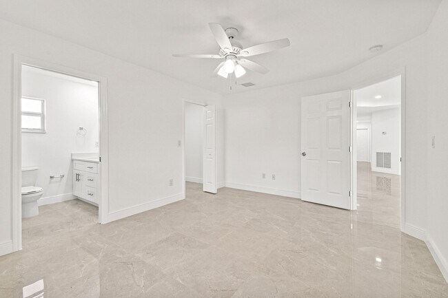 Building Photo - 427 Barnett St