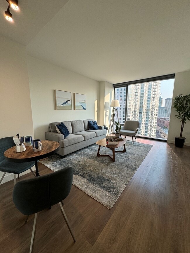 Building Photo - 350 N Canal St