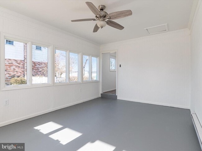 Building Photo - 402 S Cherry Grove Ave