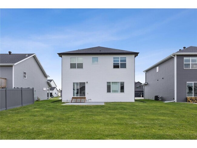 Building Photo - 5476 Lori Ln W