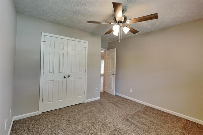 Building Photo - 638 Castlebrooke Way SE