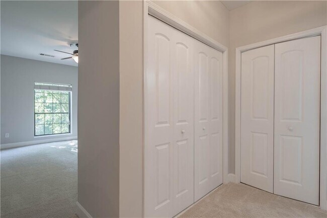 Building Photo - 2865 Lenox Rd NE