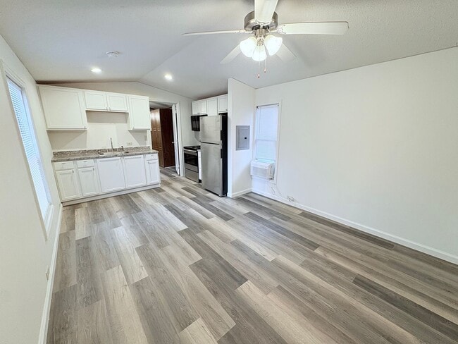 Building Photo - 930 Cedar Village Ln