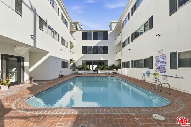 Building Photo - 521 Montana Ave