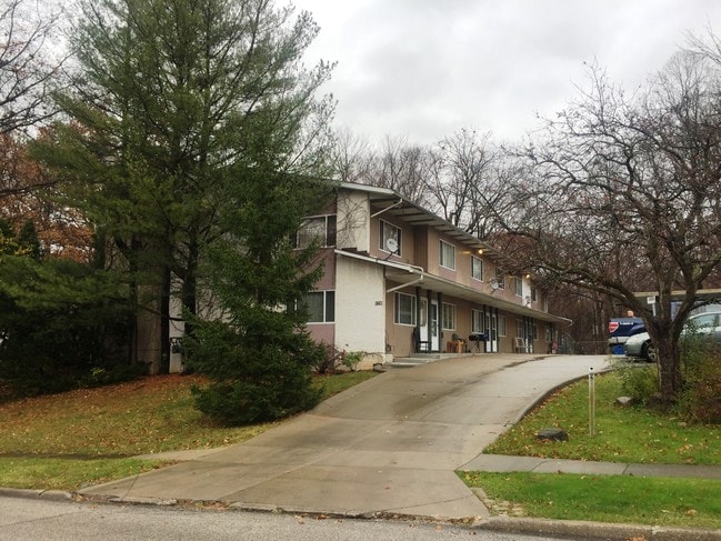 all new concrete drive and sidewalk - 1861-1873 Cromwell Dr