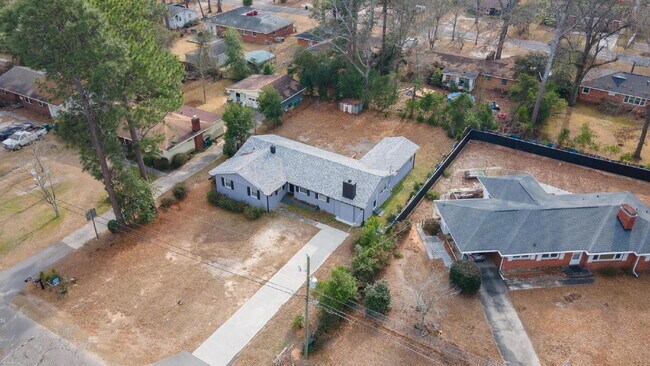 Building Photo - Fully Furnished Modern Ranch with Amazing Kitchen!