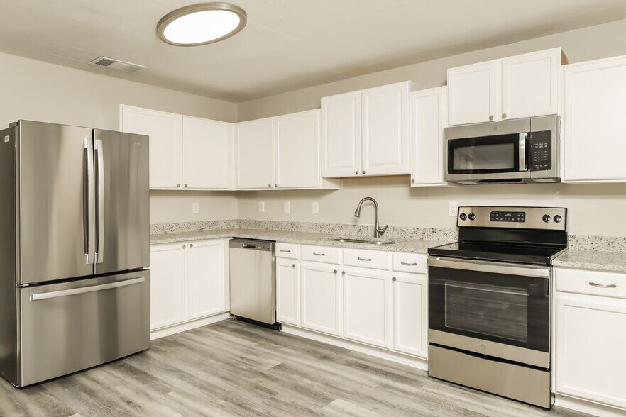 Building Photo - 8151 Cheryl Meadow Dr