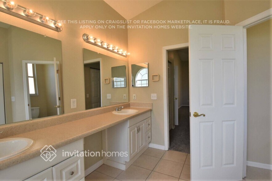 Building Photo - 12908 Lake Ventana Dr