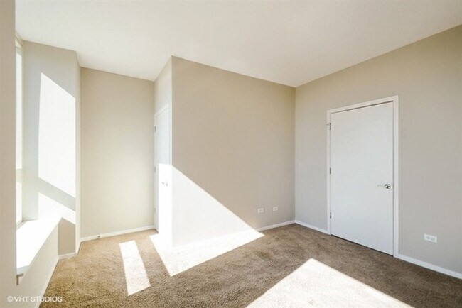 Building Photo - 600N N Kingsbury St