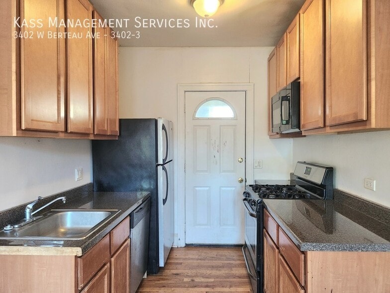 Primary Photo - 3408 W Berteau Ave