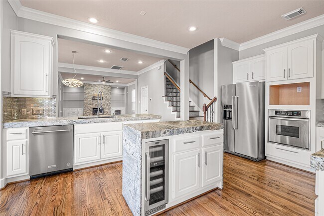 Building Photo - 112 White Dr