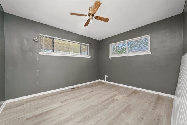 Building Photo - 17007 Oakwood Ave