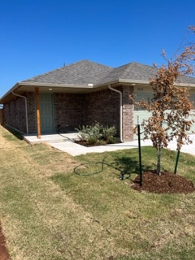 Building Photo - NEW NEW NEW!