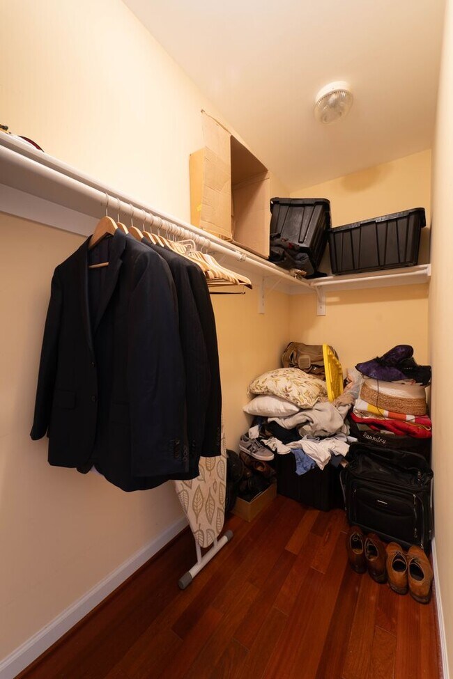 Building Photo - Well Appointed 3 Bedroom 3.5 Bath Townhome...