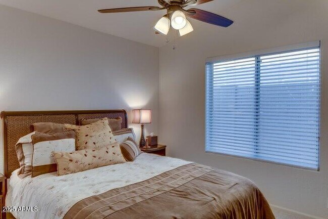 Building Photo - 9113 E Palm Tree Dr