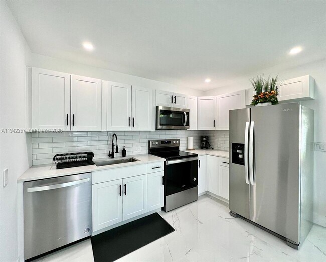 Building Photo - 15100 Polk St