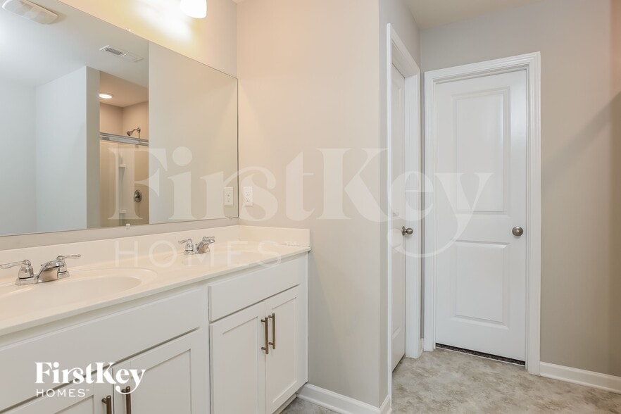 Building Photo - 109 Longleaf Dr