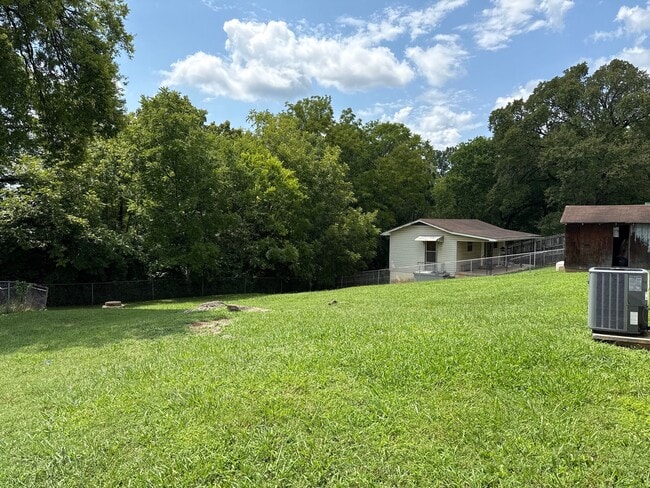 Building Photo - 308 Poplar St