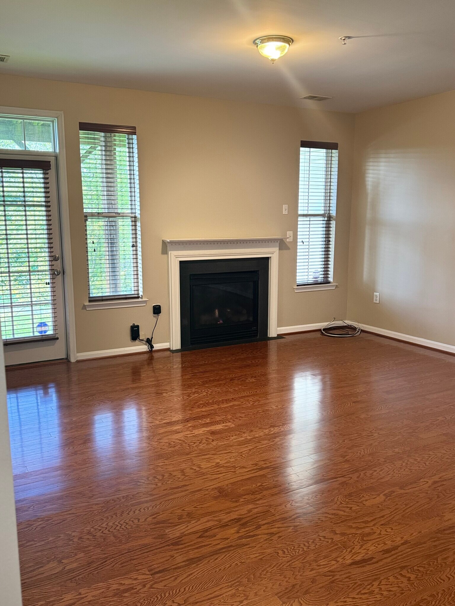 Building Photo - 5522 Hartfield Ave