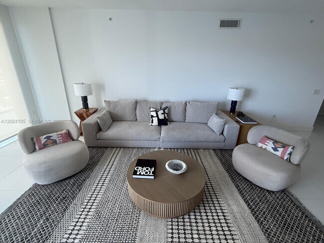 Building Photo - 17301 Biscayne Blvd