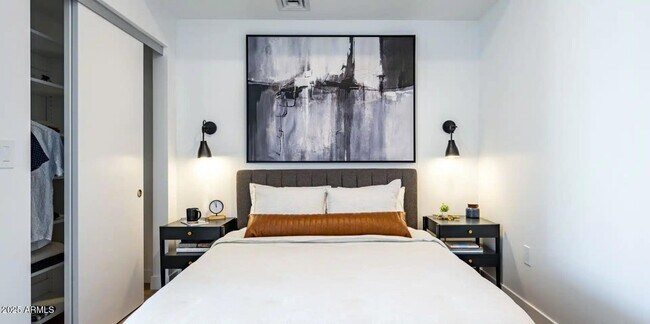 Building Photo - 817 N 6th St